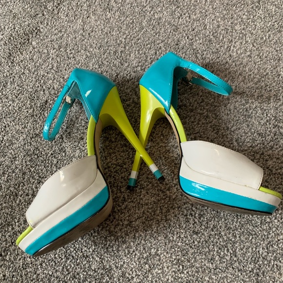 Platforms - Picture 2 of 5